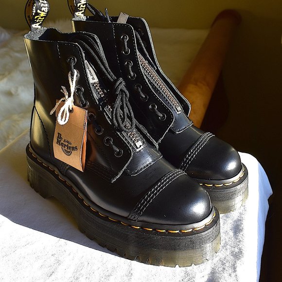 Dr martens store sinclair polished